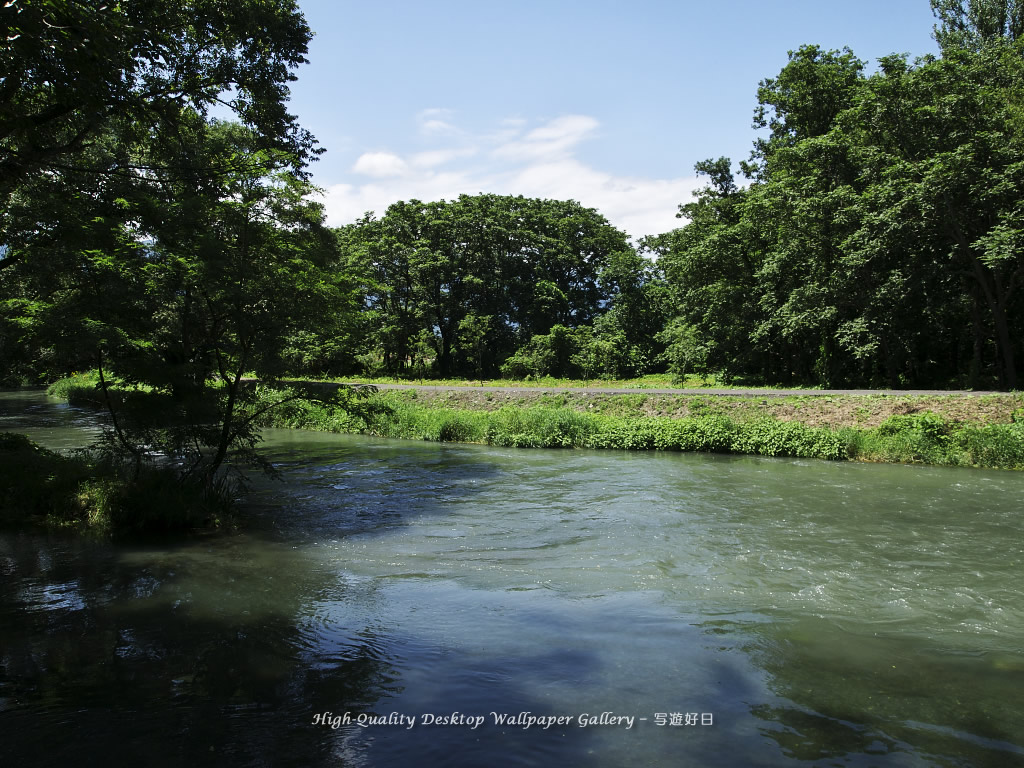 「川流れる」の壁紙／Wallpaper of Sluggish Stream in Shinshu (1024×768)